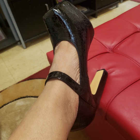 Shoes - Picture 5 of 6